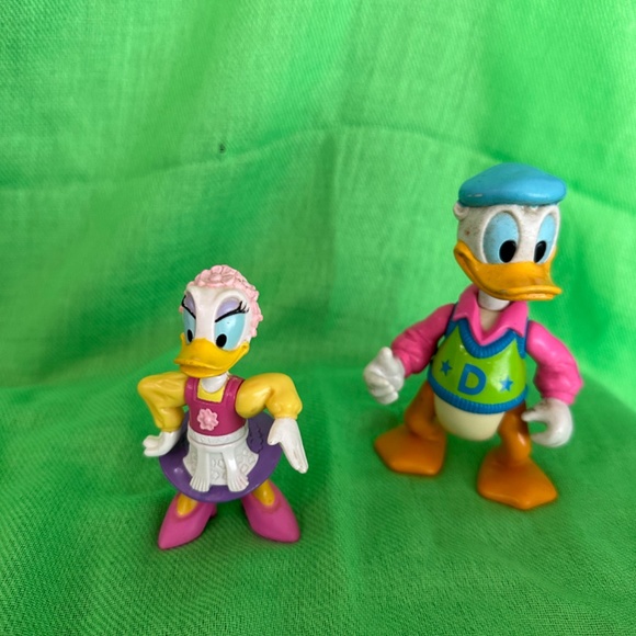 Disney, Donald and Daisy Duck poseable plastic figures - Picture 2 of 6
